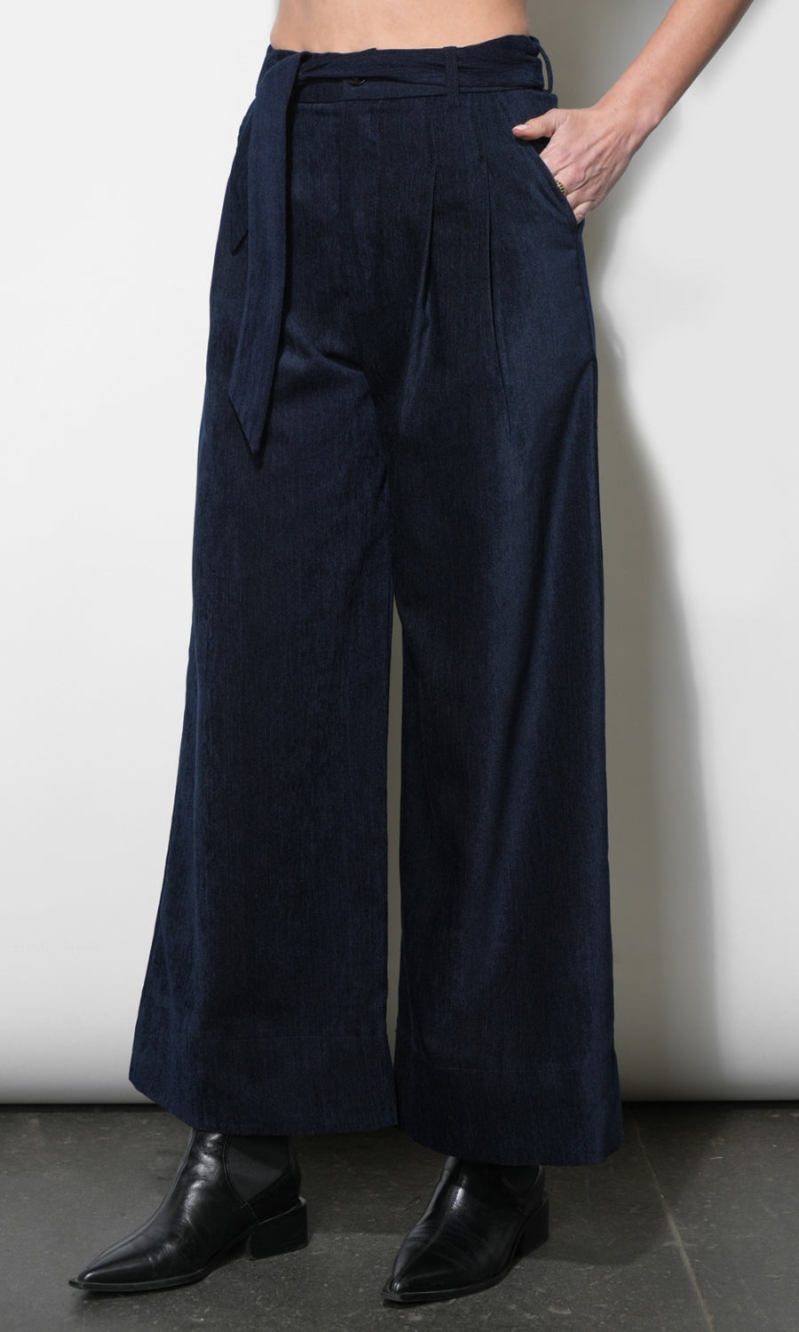 G269P6587_NAVY