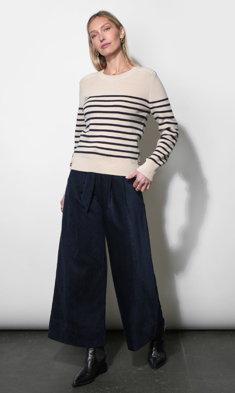 G269P6587_NAVY