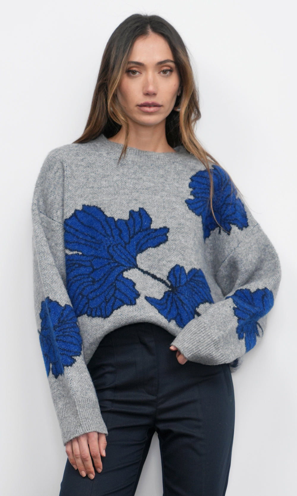 45r ハンドニットのセーター　HAND KNITTED花柄　ネイビー　2 90's Hand Knit Flower Pattern Sweater 90年代 ハンドニットセーター