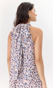 Close-up of halter ribbon tied into a bow.