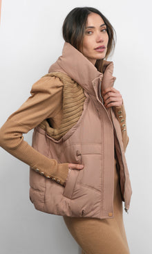Douglas Ribbed Puffer Hooded Vest