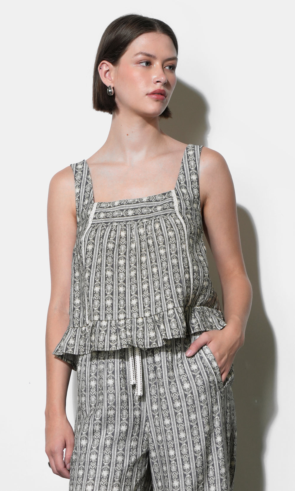 Nova Stripe Pattern Square Neck Sleeveless Top