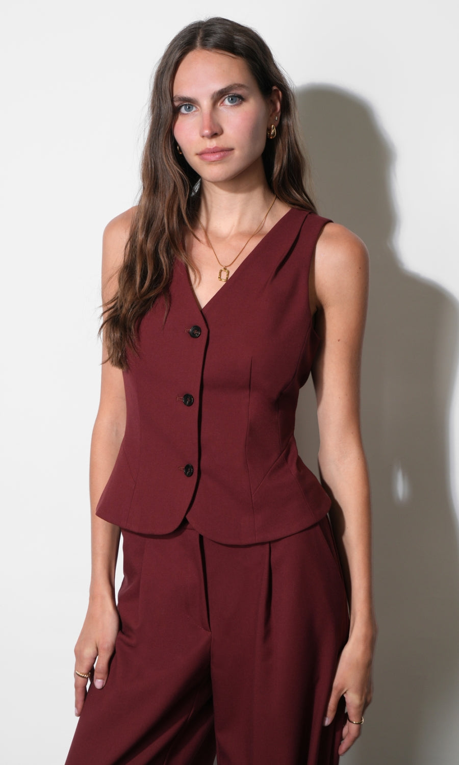 Vivien Tailored Button Front V-Neck Top G2610T7644_MAROON
