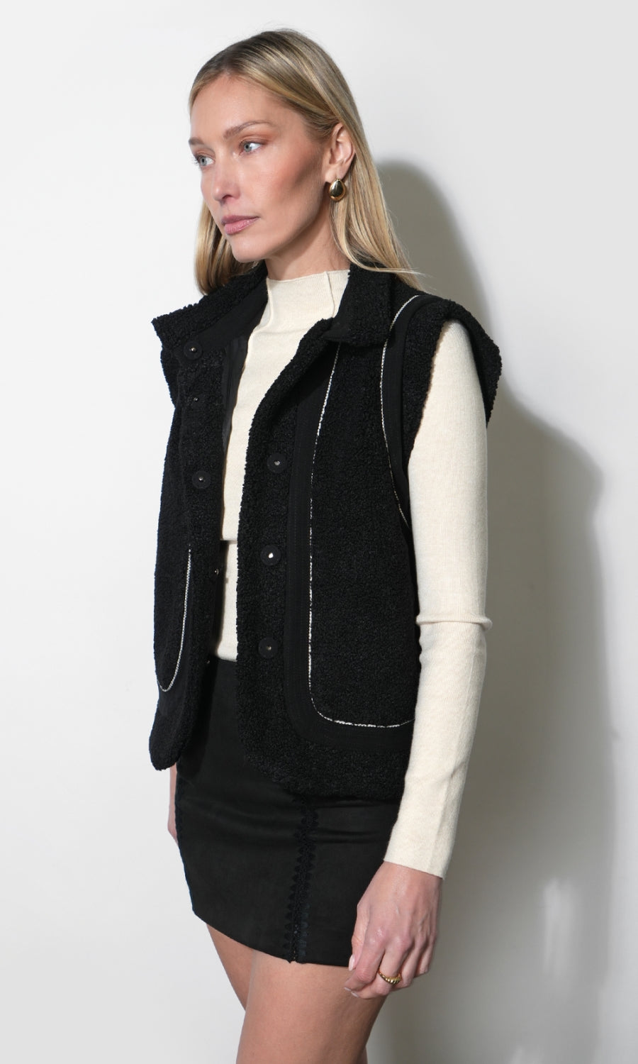 G259J1825_BLACK