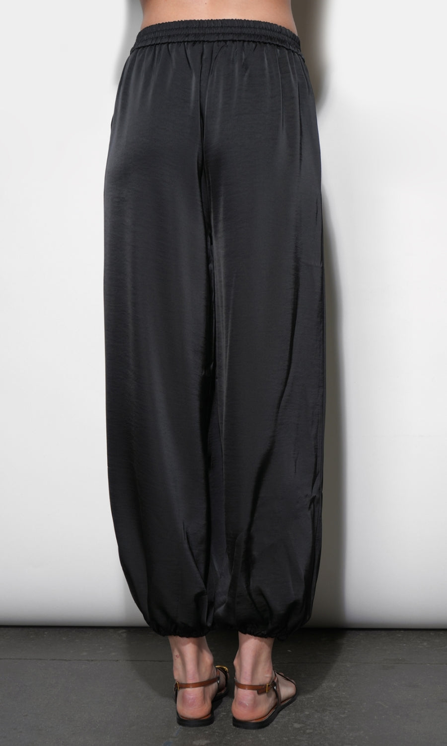 G266P6585_BLACK